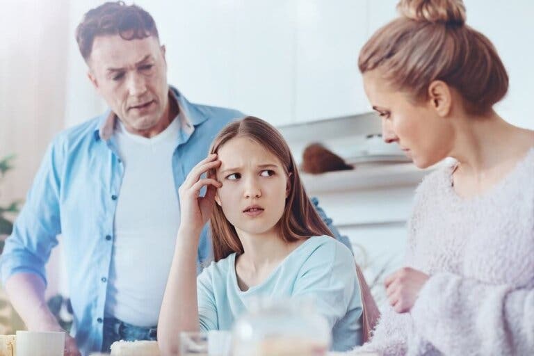 Cómo saber si tu hijo adolescente te está mintiendo