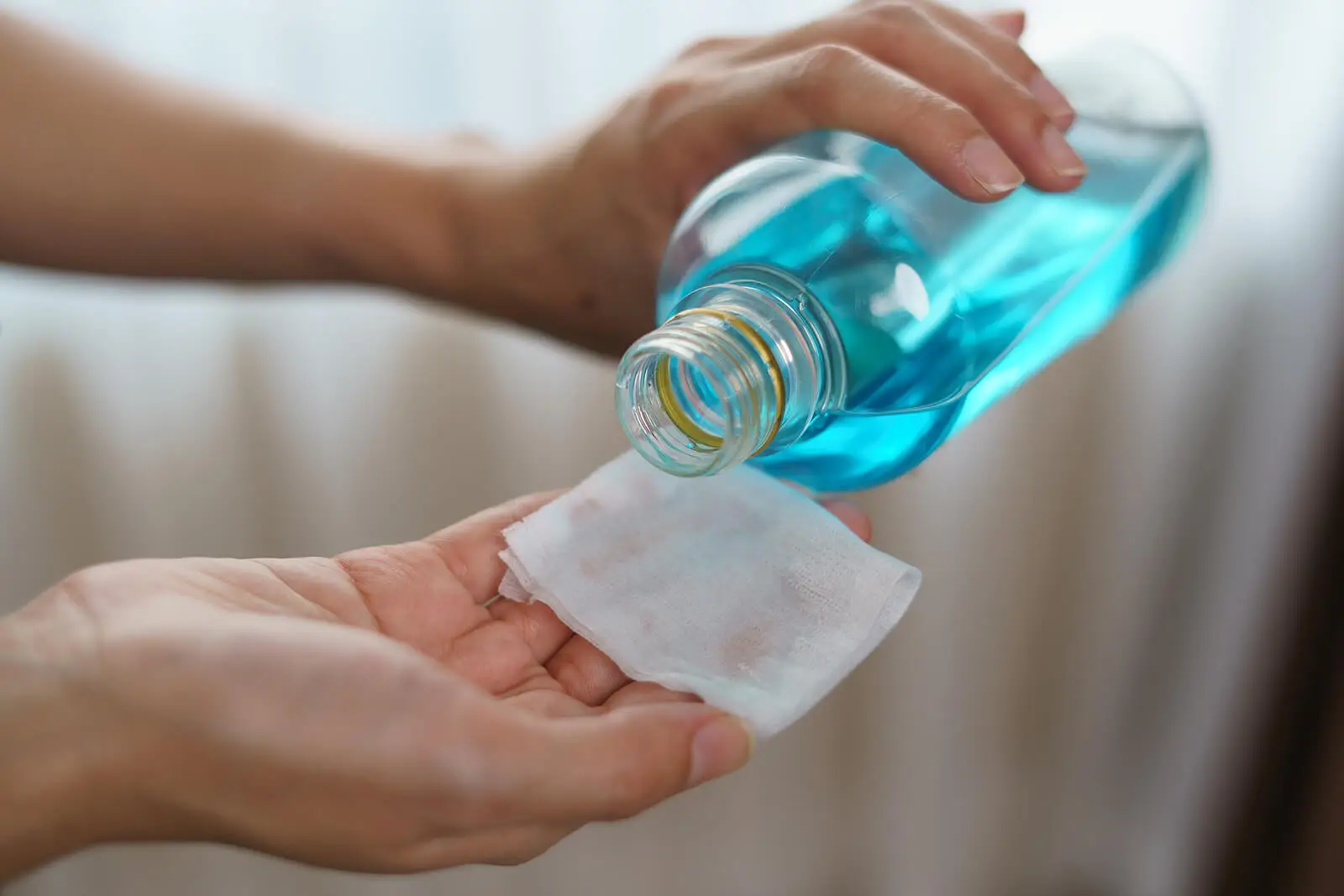Álcool para a limpeza da casa.