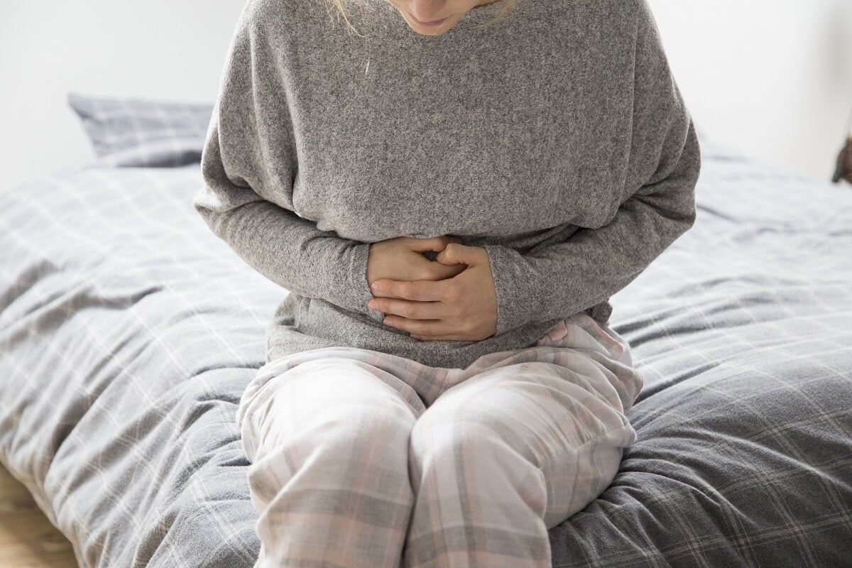 La gastritis es una enfermedad del sistema digestivo que tiene lugar cuando el revestimiento del estómago se debilita e inflama. La mayoría de los casos son leves y de corta duración, pero también se puede dar de forma crónica.