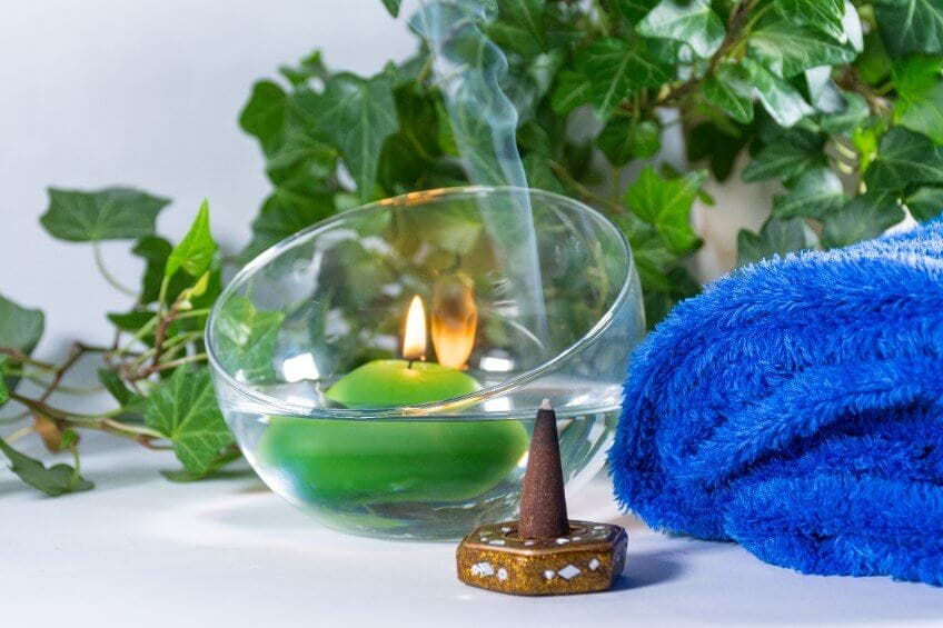 Decoración con hiedra para el baño