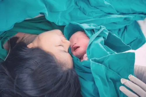 Bebé prematuro en el hospital