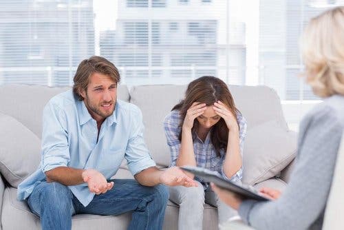 Pareja en terapia de pareja