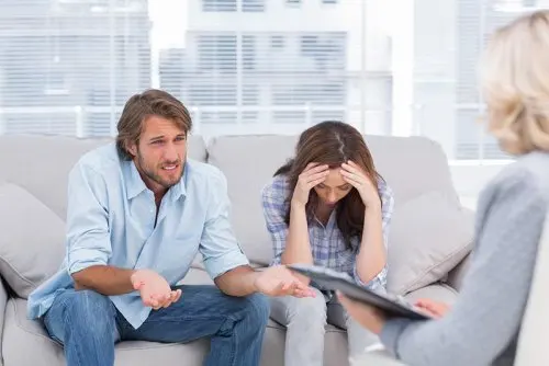 Pareja en terapia de pareja