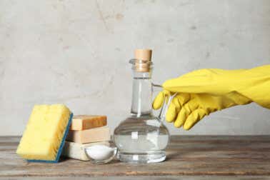 Cómo usar el vinagre blanco en la limpieza del hogar