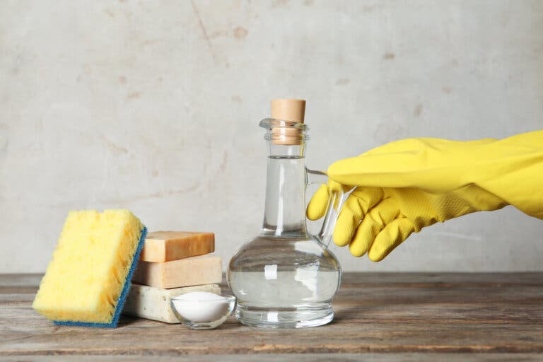 Cómo usar el vinagre blanco en la limpieza del hogar