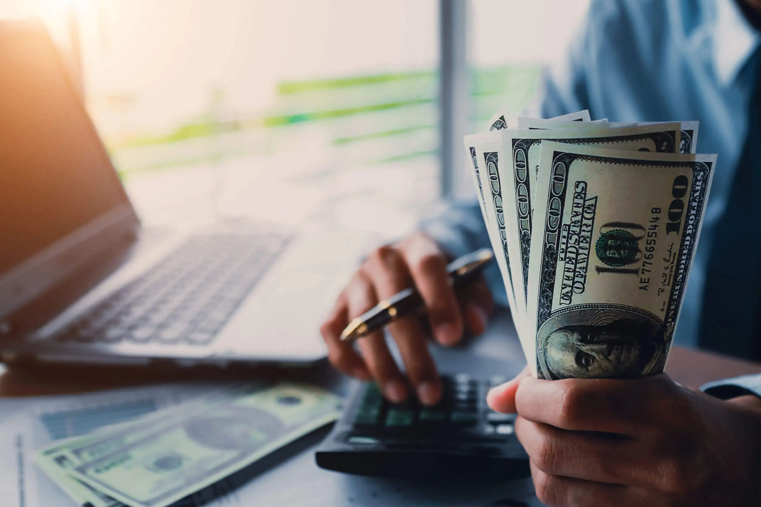 Algunos impuestos pueden disminuir al casarse por lo civil.