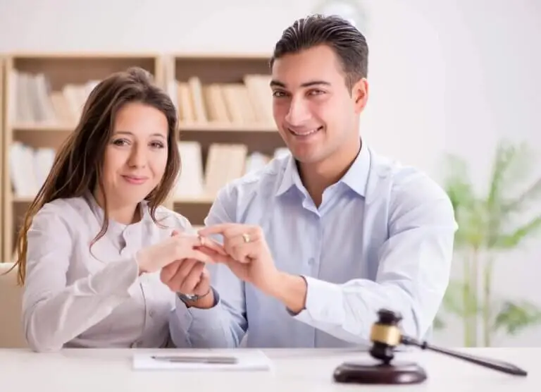 Cuáles son las ventajas e inconvenientes de casarse por lo civil