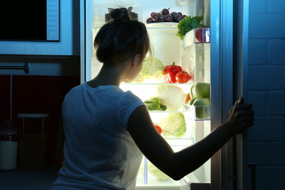 Comer durante la noche