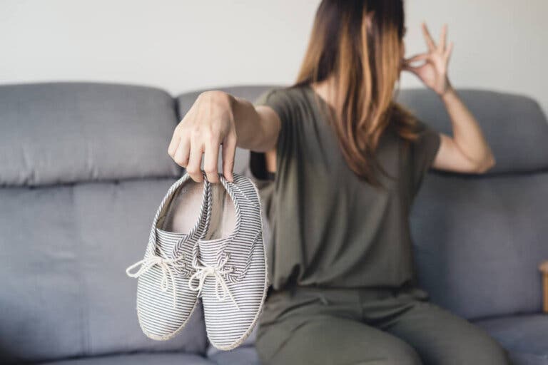 ¿Cómo deshacerse del mal olor en los pies?