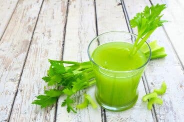 Jugo de apio para la dieta: beneficios y contraindicaciones