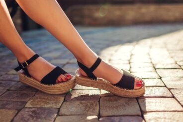 3 soluciones para eliminar el mal olor de tus sandalias