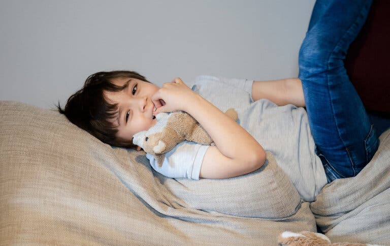Estrategias para que tu hijo deje de morderse las uñas