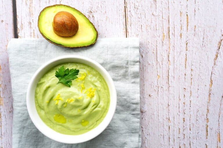 Sopa de pepino y aguacate: baja en calorías y saciante