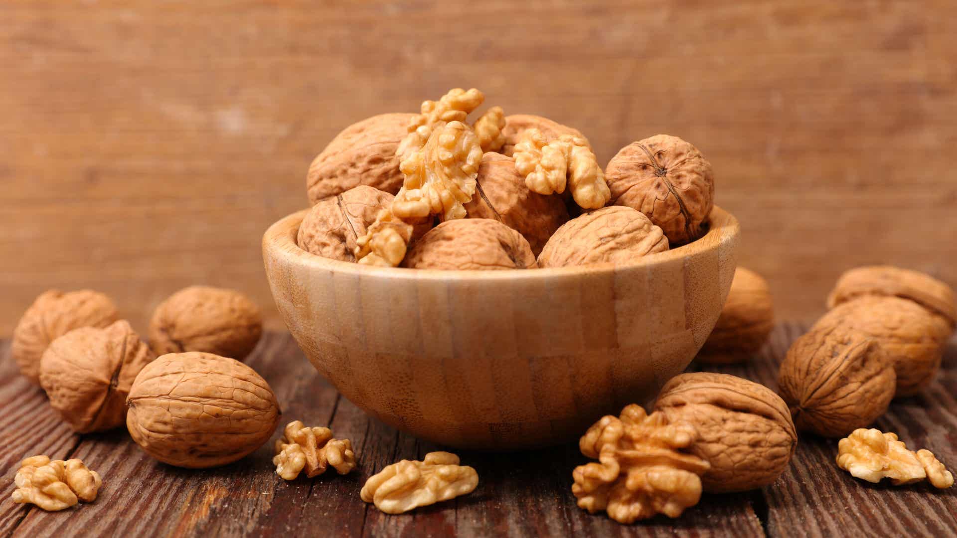 Las nueces son excelentes fuentes vegetales de ácidos grasos omega 3.