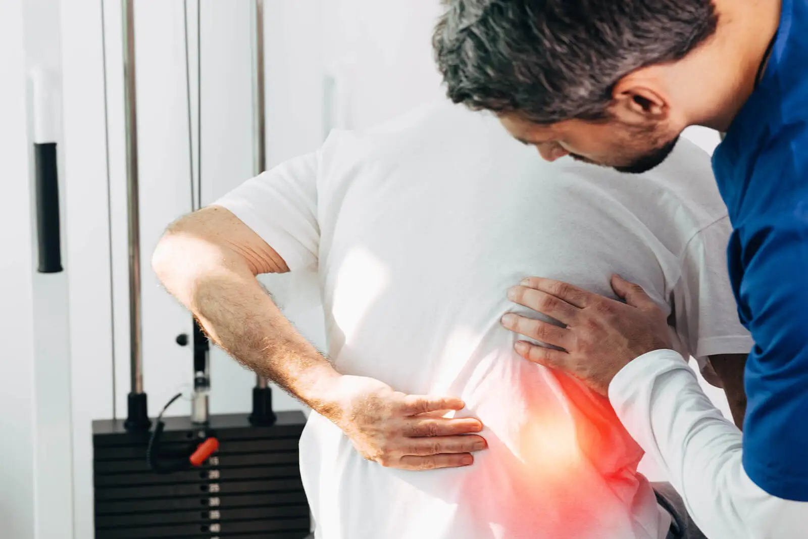 Paciente con dolor de espalda en la zona lumbar.