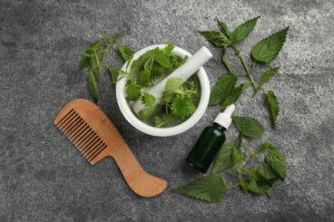 Tratamiento de romero y ortiga para tu cabello