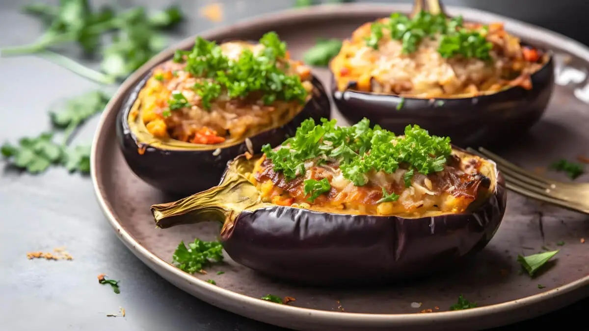 Recetas con atún en lata: berenjena rellena.