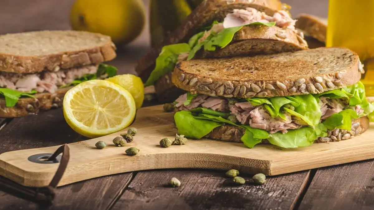 Recetas con una lata de atún: sandwich americano.