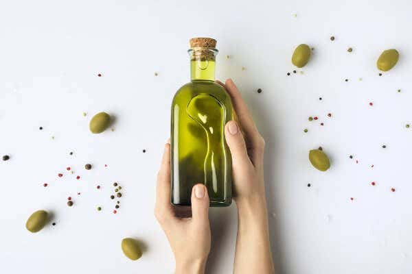 Aceite de oliva para las uñas