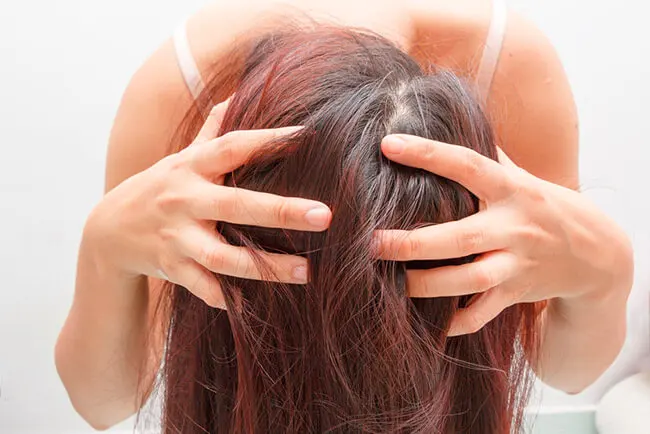 Cuero cabelludo y pelo de una mujer