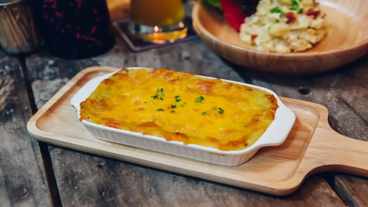 Pastel de patata y atún al horno.