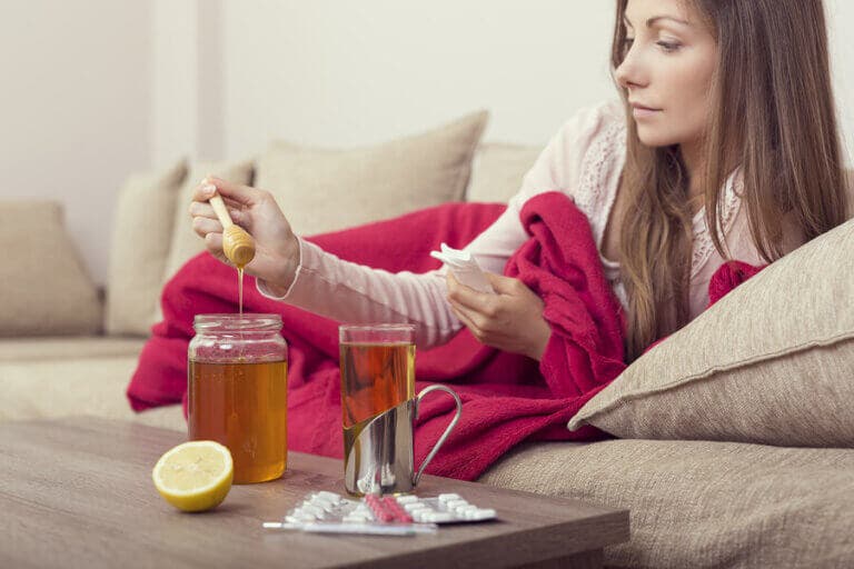 3 remedios con miel de abeja para tratar la gripe de manera natural