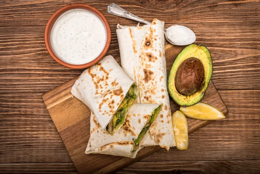 Envuelto con pavo y aguacate