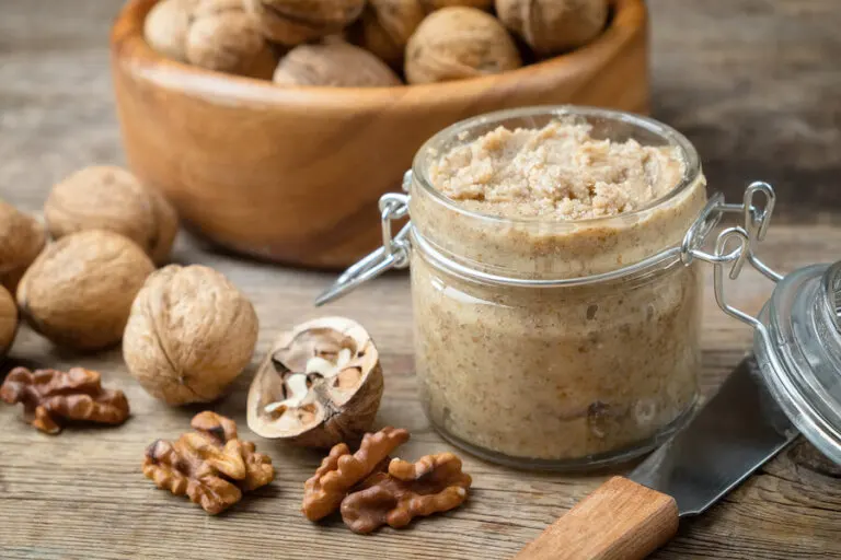 Cómo preparar una salsa de nueces baja en calorías