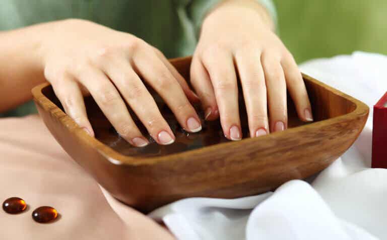 ¿Cómo fortalecer las uñas quebradizas?