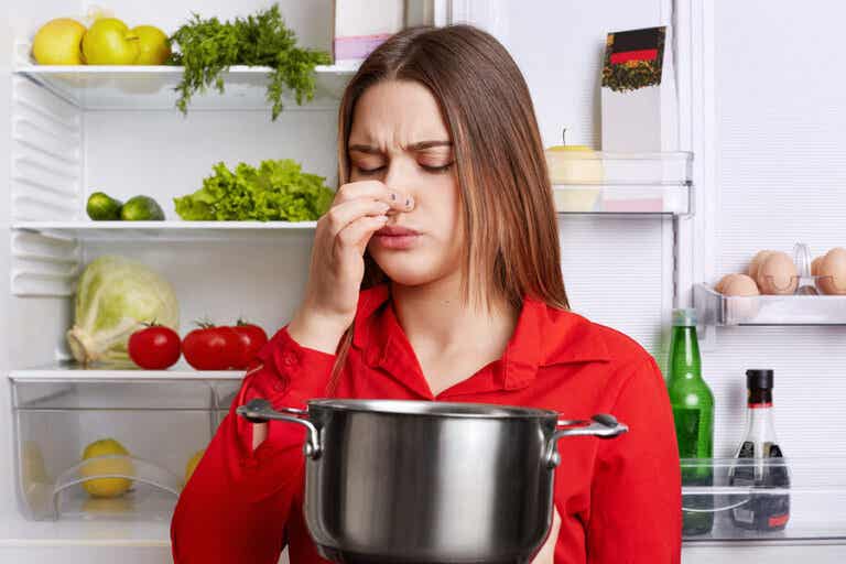 5 trucos para eliminar el olor a pescado de la cocina