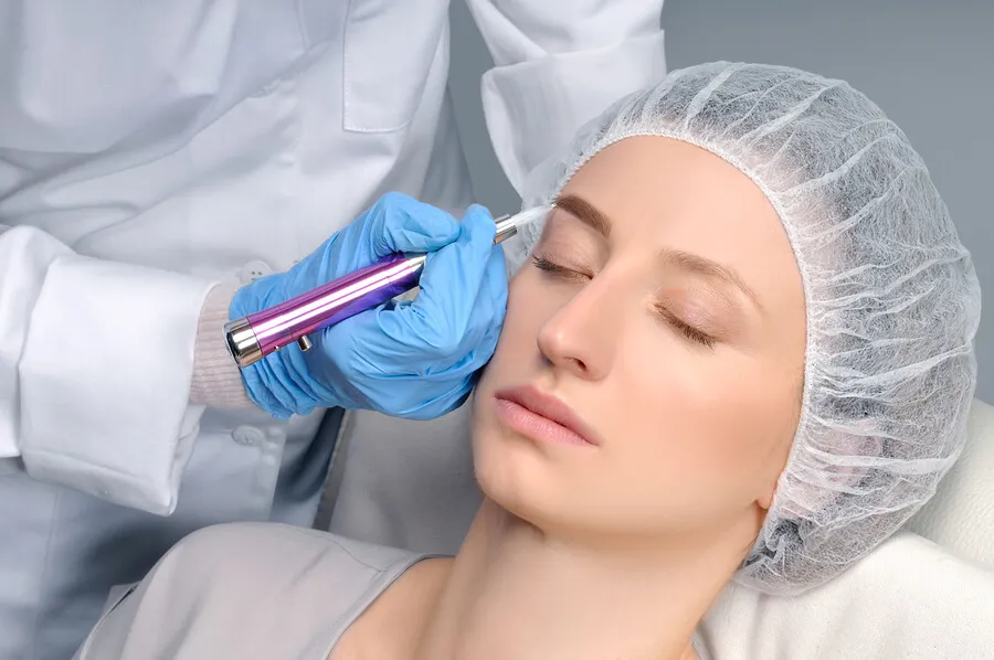 Microblading en las cejas.