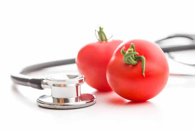 Cómo usar tomates para disminuir la presión arterial alta