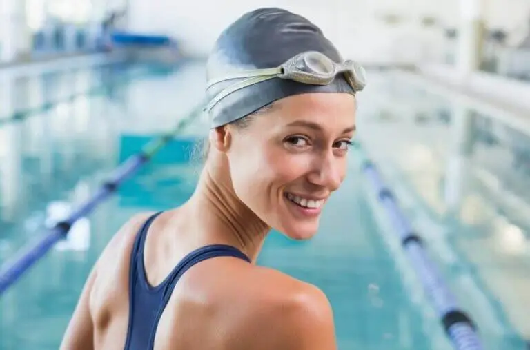 ¿Es importante usar el gorro de natación en la piscina?
