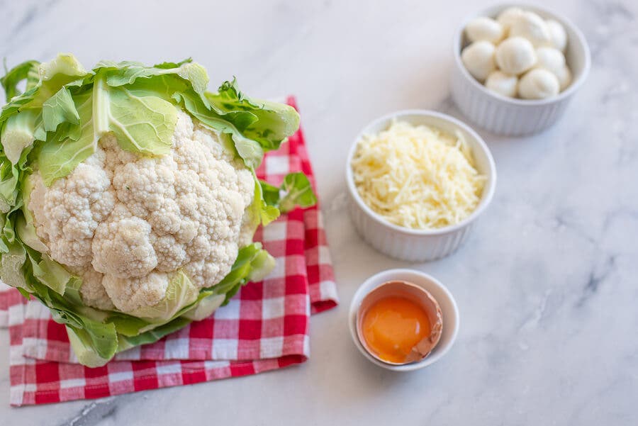 Receta de pizza con base de coliflor