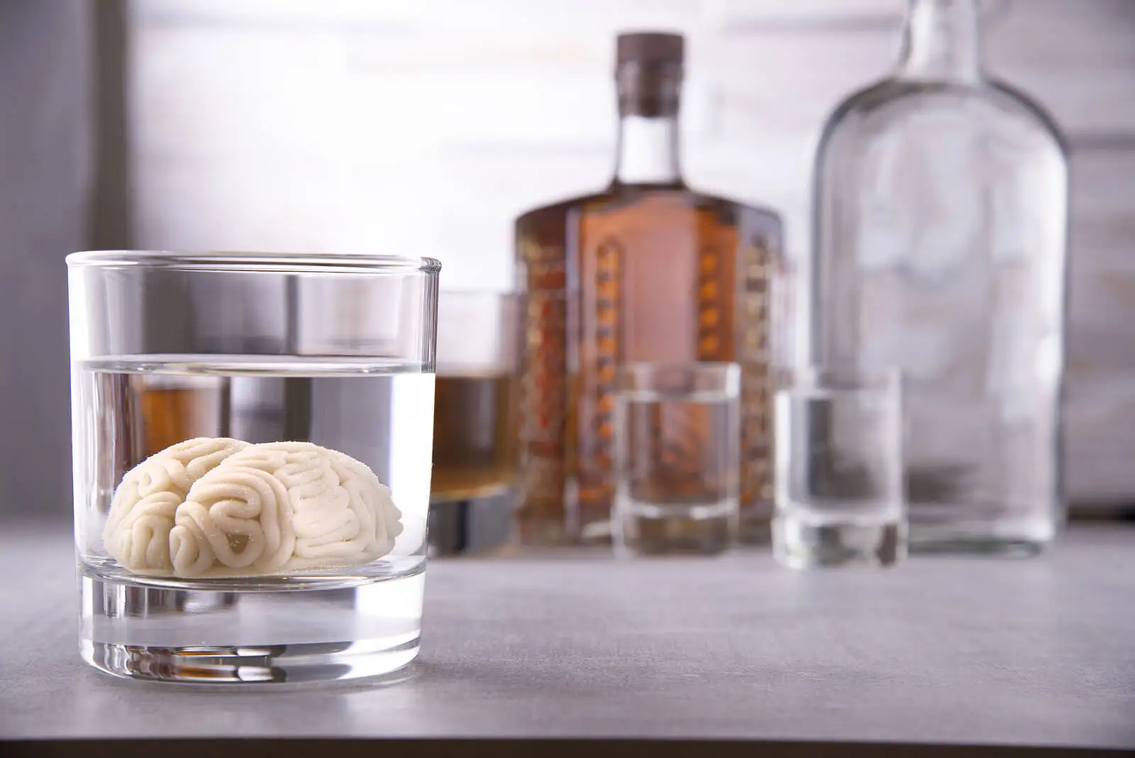 Alcohol en el sistema nervioso central causa bradipnea.