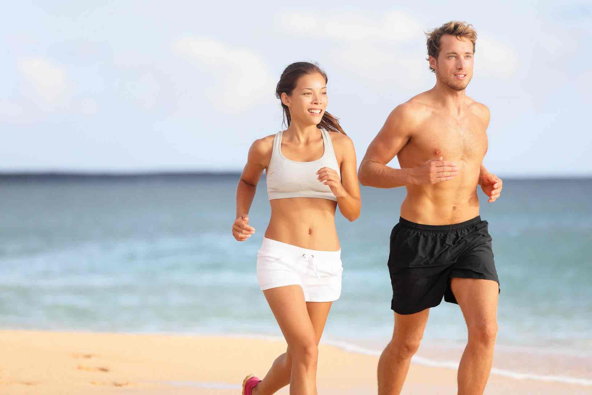 El ejercicio puede ayudar con la digestión en verano.