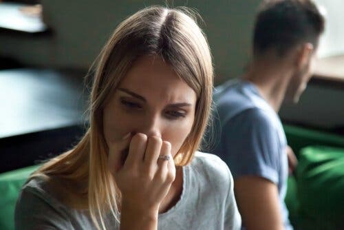 Mujer aburrida de su relación