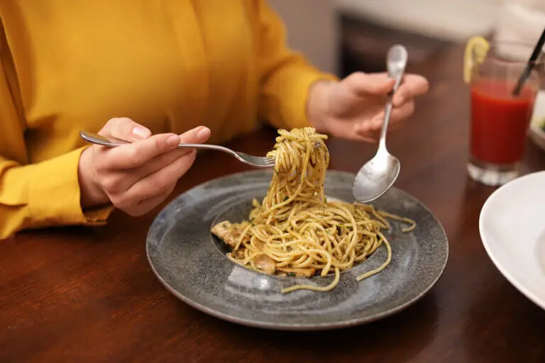 ¿Cenar hidratos de carbono engorda?