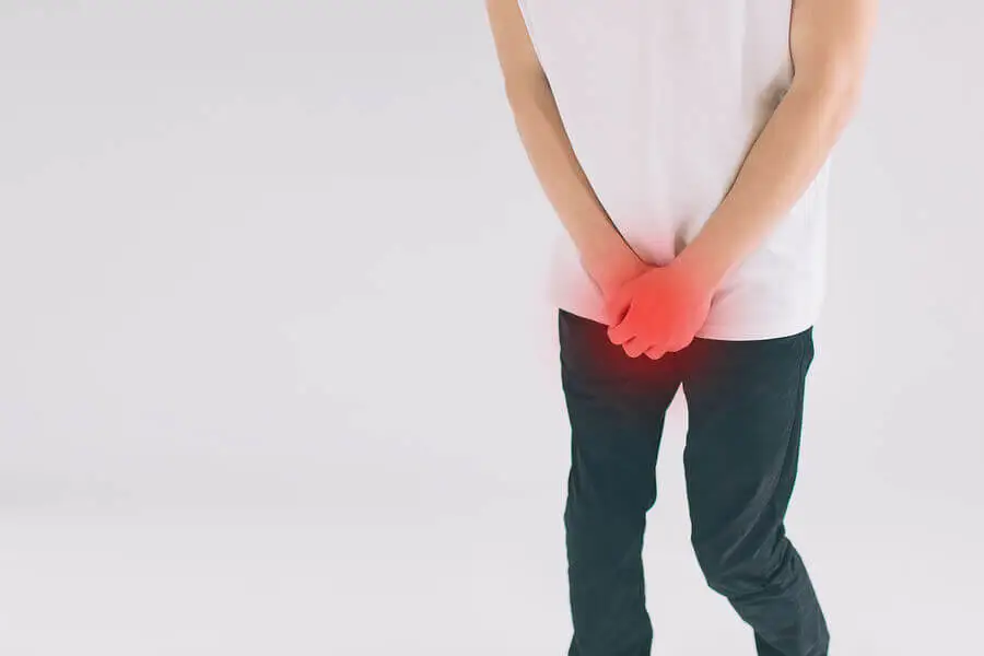 Mężczyzna z bólem penisa