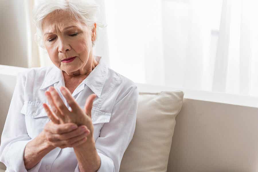 Cómo tratar la artritis reumatoide