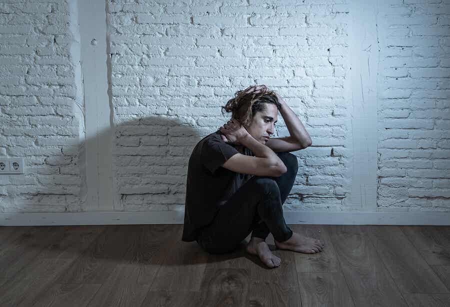 L'isolement fait partie des premiers symptômes de la démence.