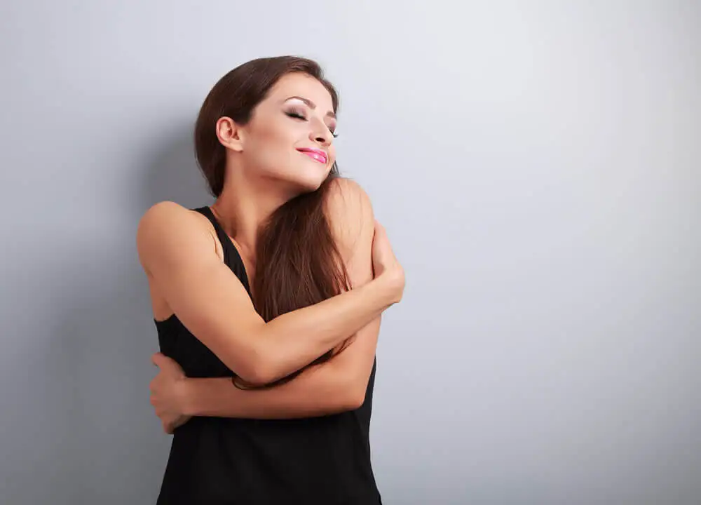 Mujer con autoestima y amor propio.