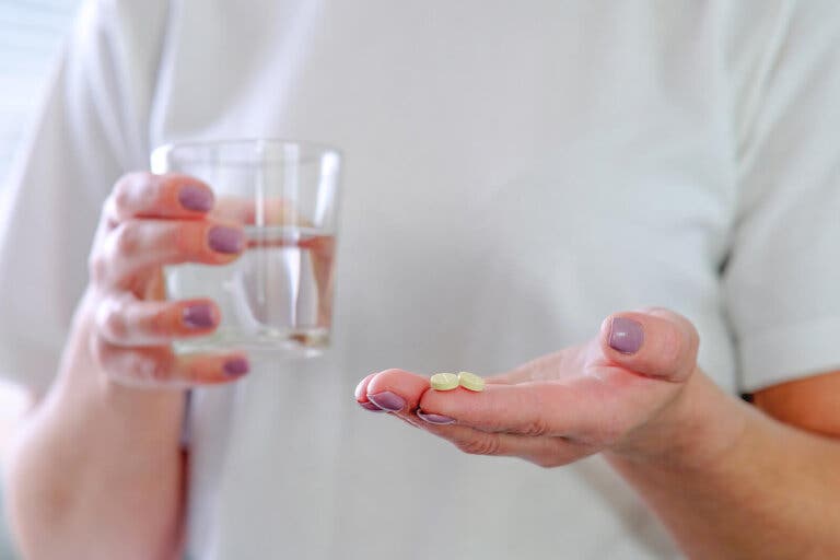 Antibióticos: ¿es necesario tomar un protector de estómago?