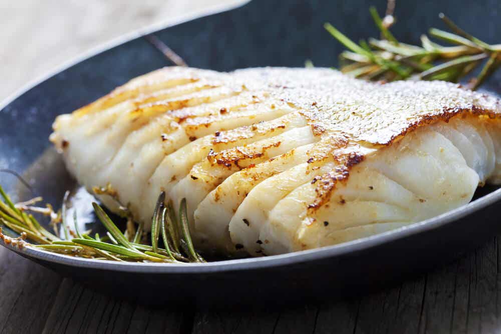 Plato de pescado aporta vitamina D