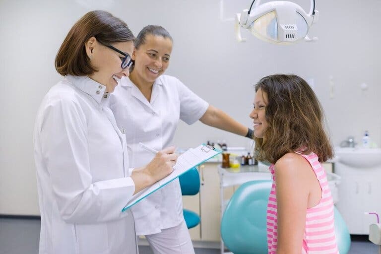 Signos de alarma o banderas rojas en salud de la adolescencia