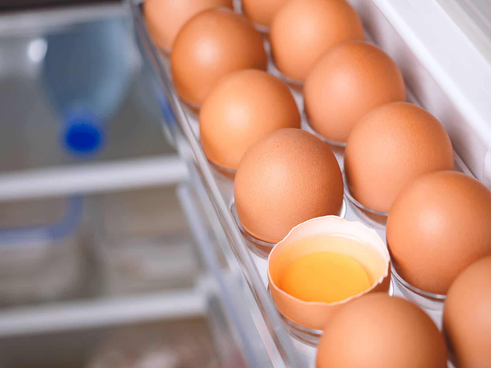 ¿Conservar los huevos dentro o fuera de la nevera?
