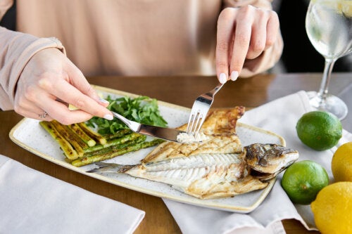 Dieta baja en carbohidratos para bajar de peso: lo que debes saber