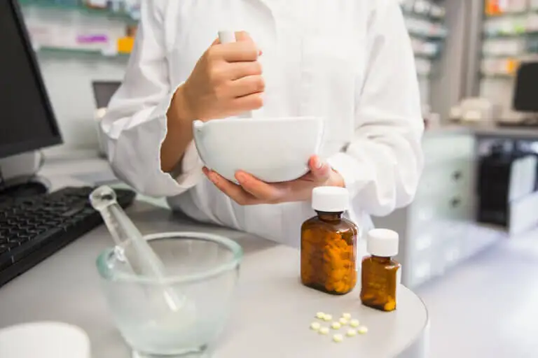6 riesgos de triturar los medicamentos