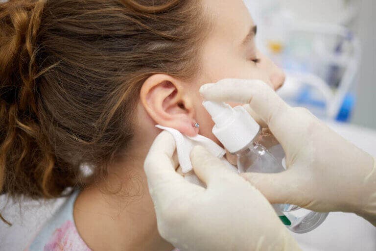 Cómo curar un piercing