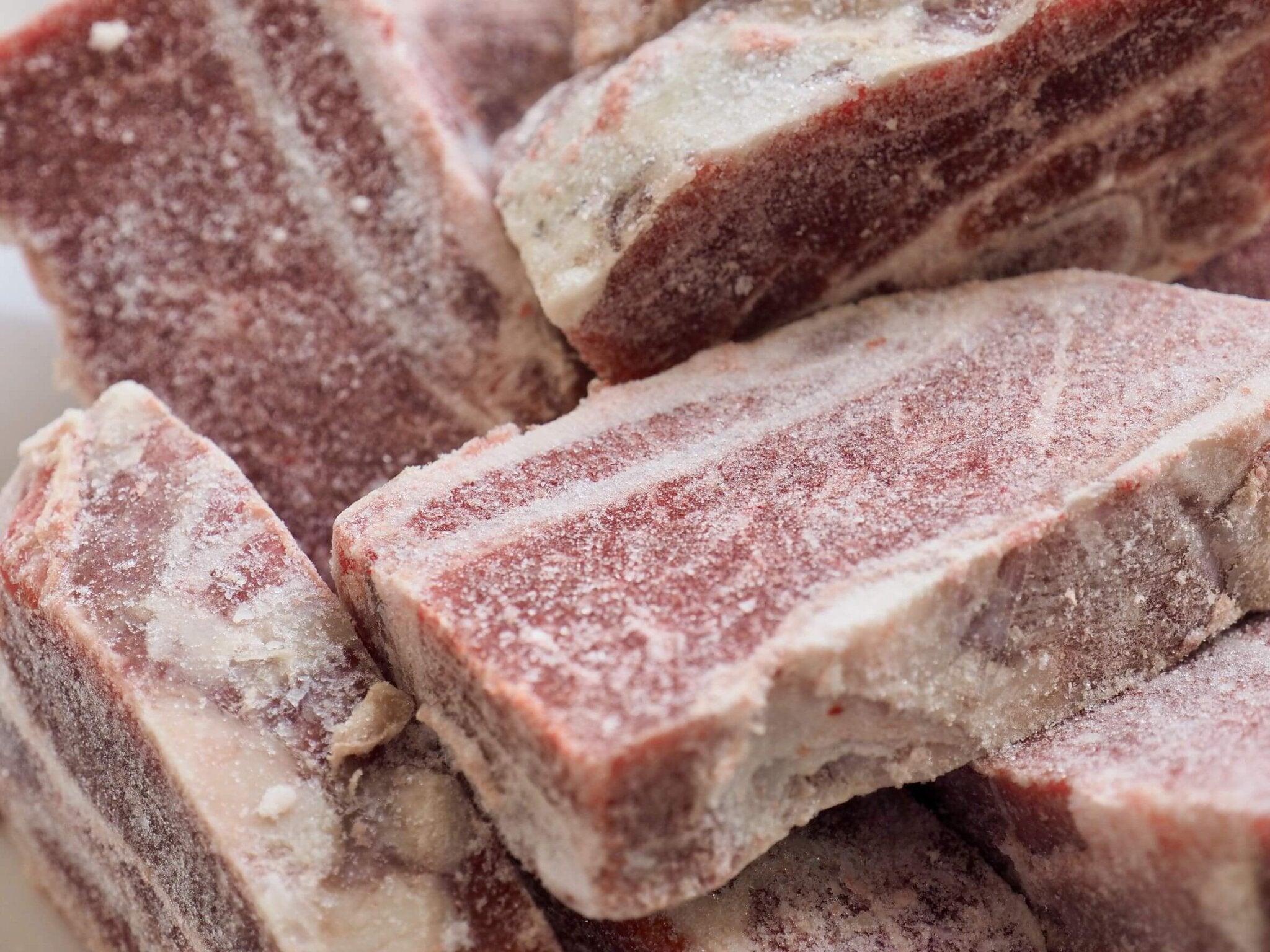 ¿Qué pasa con la carne congelada mucho tiempo?